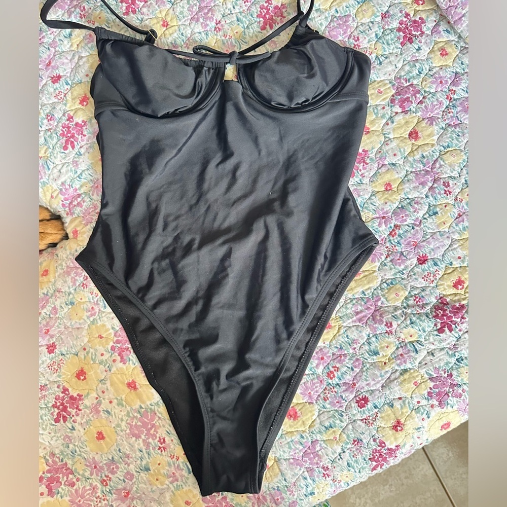 Black swimming suit - Picture 2 of 2